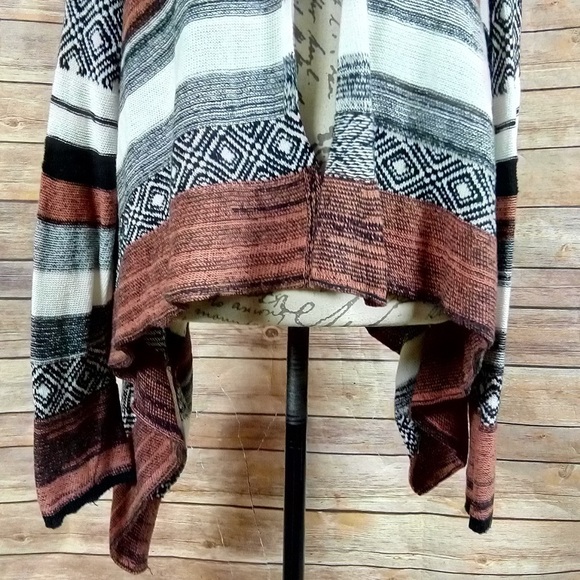 Buckle | BKE Open Weave Tribal Cardigan Sweater - Picture 4 of 8